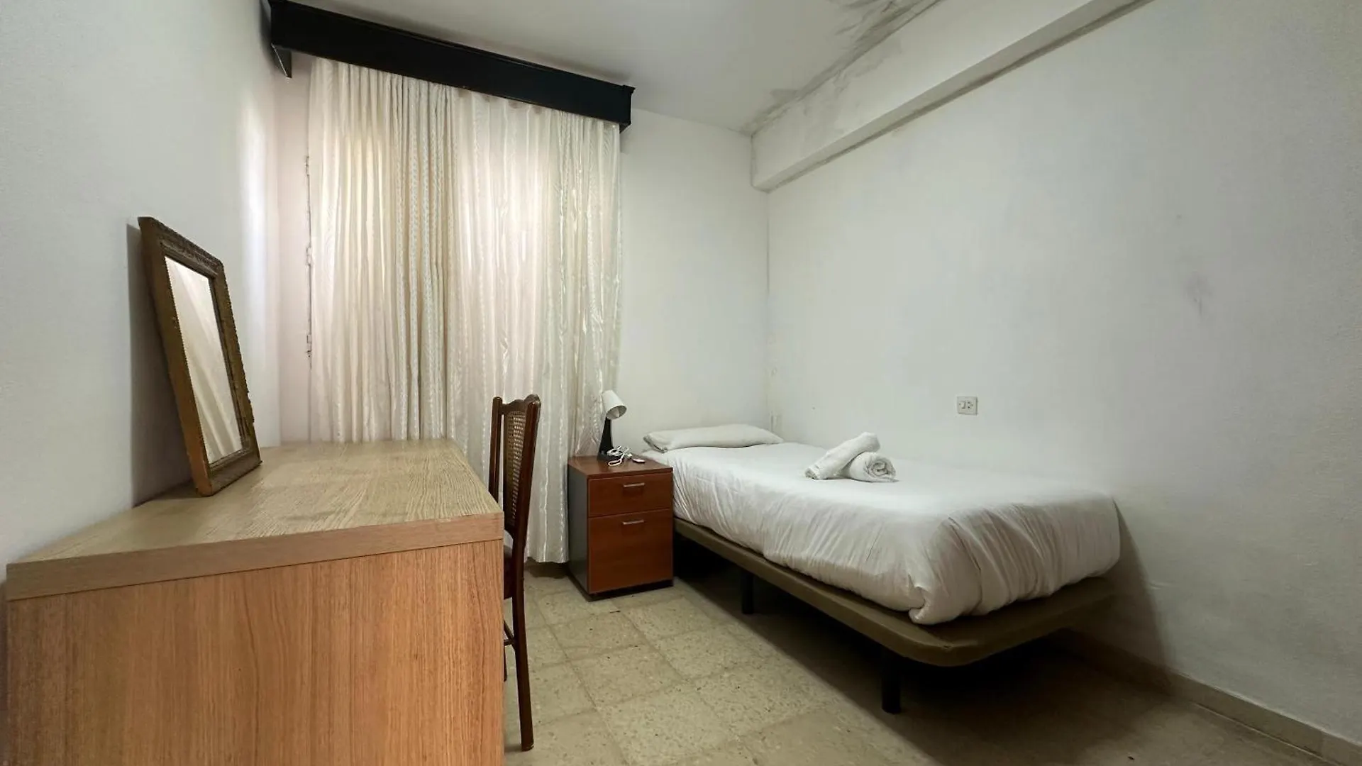 Homestay Habitacion Individual En La Victoria Malaga Spain